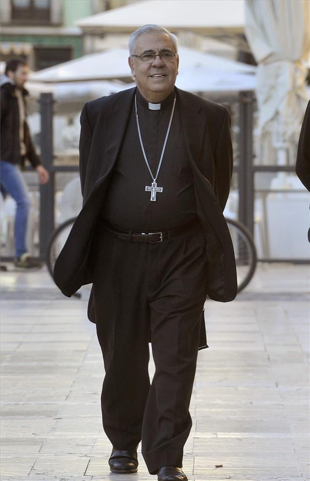 La Fiscalía propone archivar la denuncia al arzobispo de Granada
