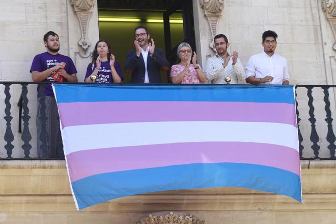 Los autobuses de Palma se suman a la lucha: “Stop transfobia”