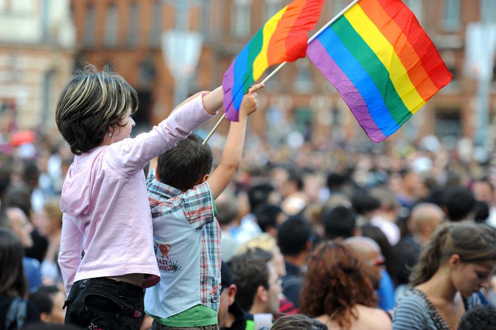 La lección de un niño en Chueca: “Es la bandera del país de los gays”