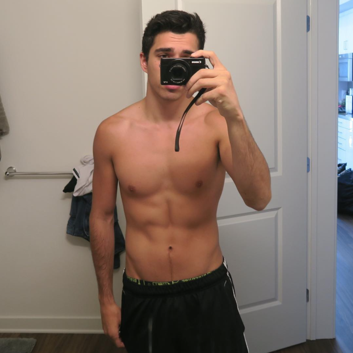 El youtuber Joey Gentile se desnuda en Instagram