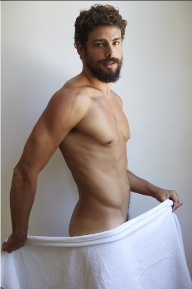 Famoso desnudo en el baño, por Mario Testino