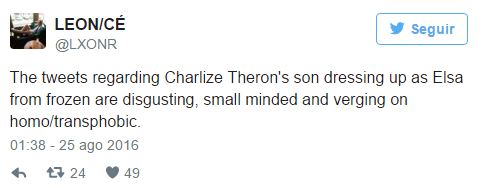 Critican a Charlize Theron porque su hijo lleva una peluca de ‘Frozen’
