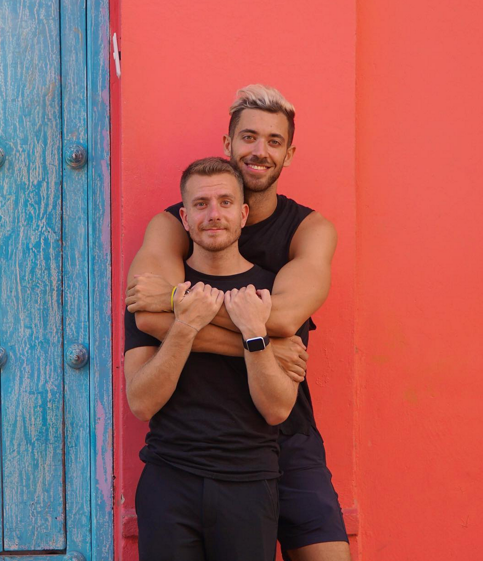 Una ‘foto extrema’  para inmortalizar el beso de esta pareja gay