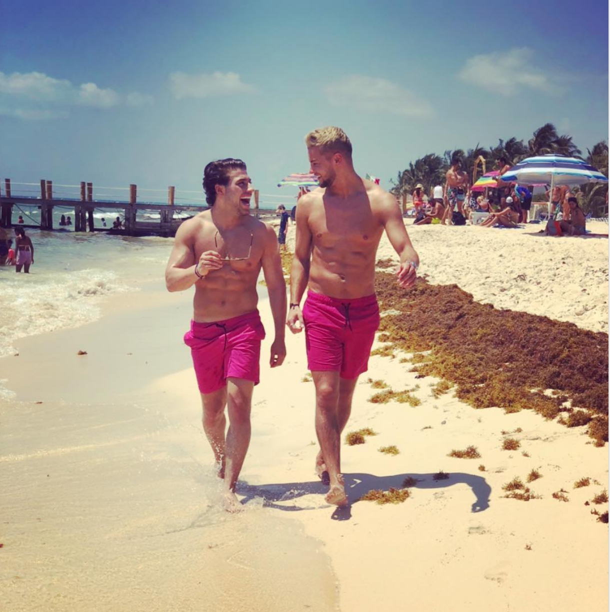 Shippeo gay: Chris Hughes graba a Kem Cetinay desnudo en la ducha