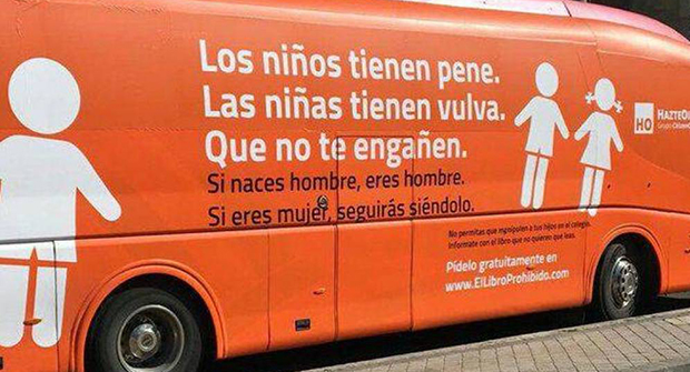 Sevilla también rechaza el autobús transfóbico