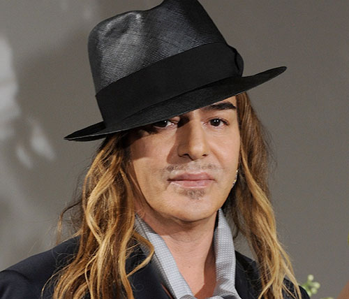 John Galliano abandona el paro