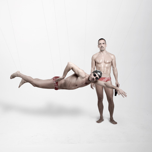 Nadadores de Madrid, desnudos contra la homofobia