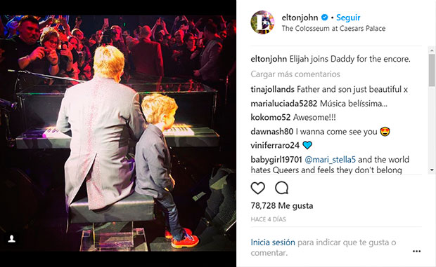Elton John conmueve a las redes sociales publicando una foto actuando con su hijo