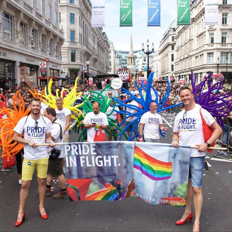 Londres homenajea a la policía en su Pride más reivindicativo