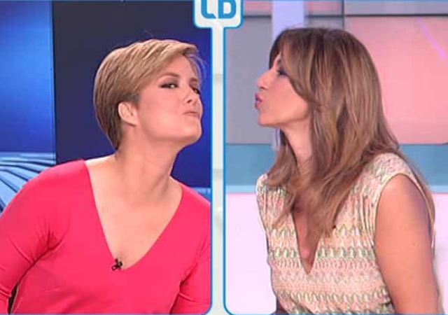 Mariló Montero y María Casado se besan en directo