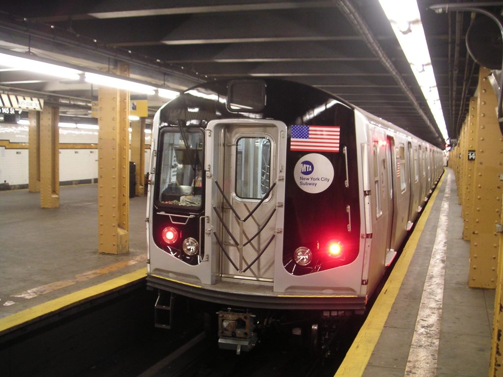 El metro de Nueva York utilizará el género neutro en sus avisos