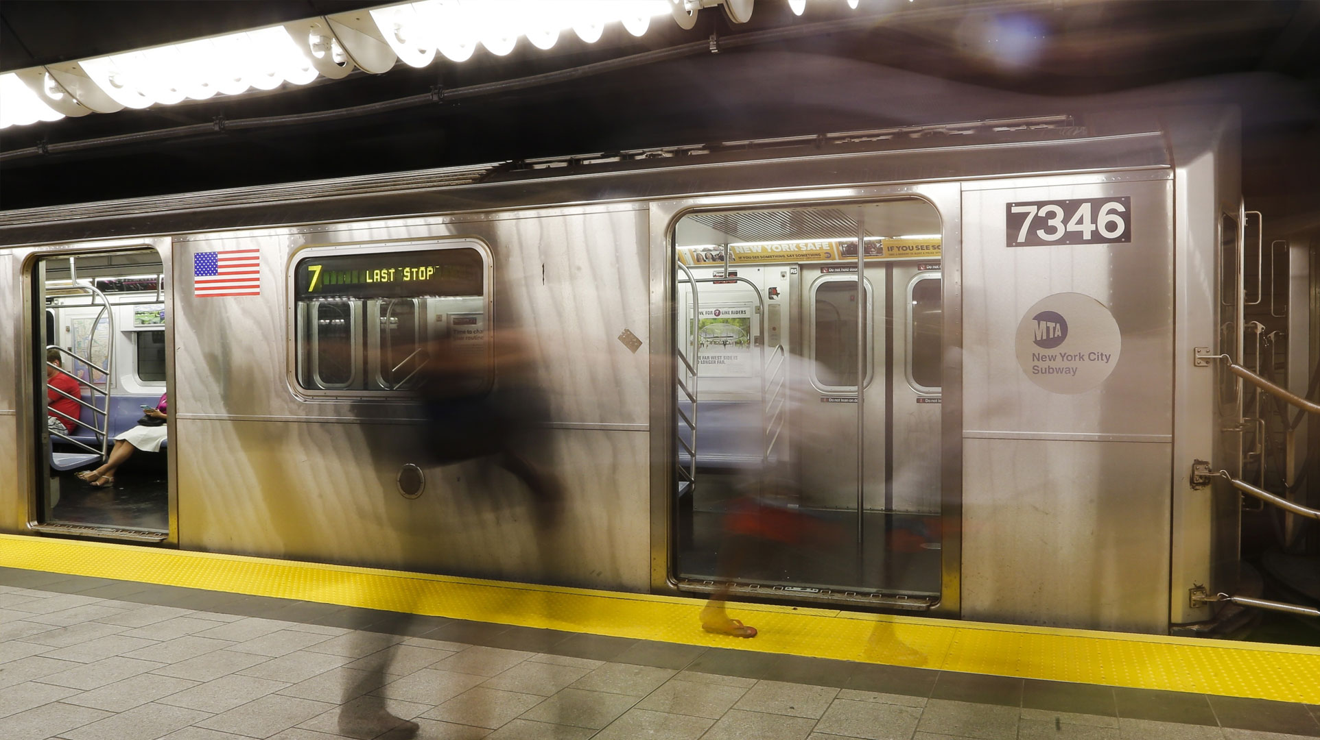 El metro de Nueva York utilizará el género neutro en sus avisos