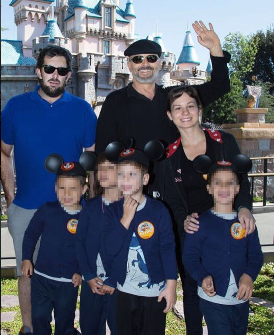 Miguel Bosé se ve obligado a publicar una foto de sus cuatro hijos