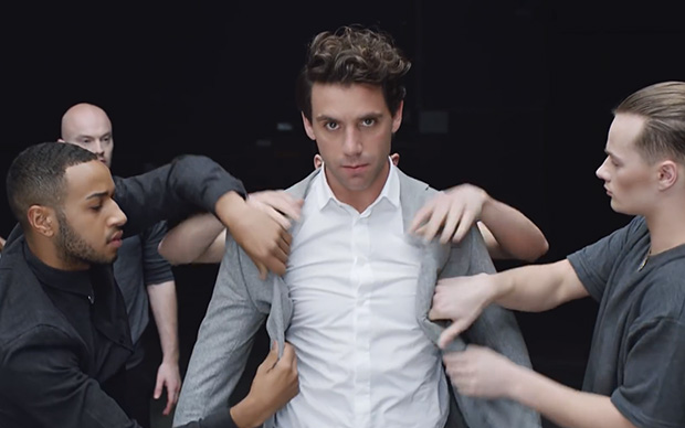 El primer single explícitamente gay de Mika