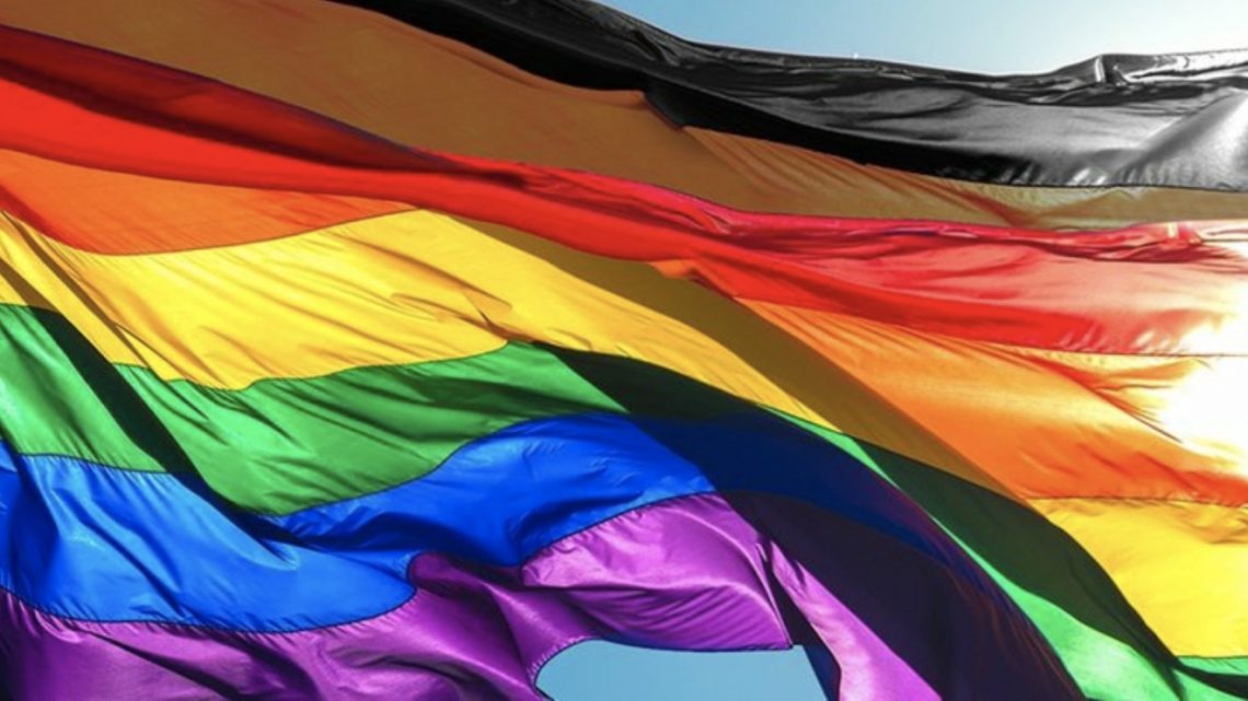 La bandera gay, ¿con dos nuevos colores?
