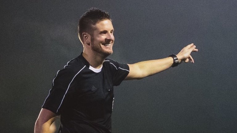 Ryan Atkin: primer árbitro que sale del armario en el fútbol inglés
