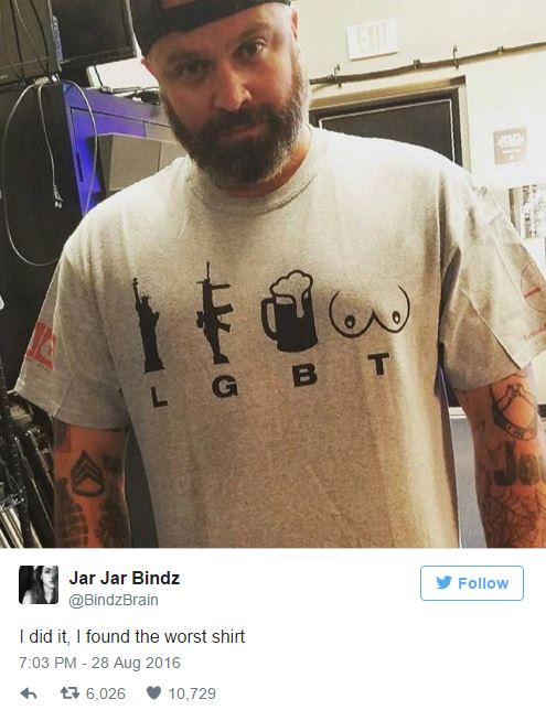 Manipula de forma homófoba las siglas LGTB en una camiseta