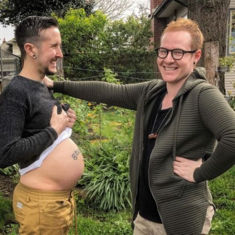 Un hombre transgénero se queda embarazado de su marido