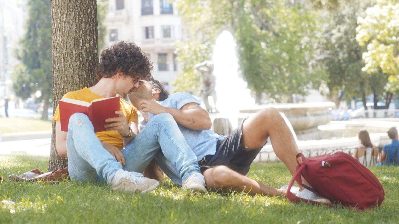 ‘Por un beso’, el cortometraje viral contra la homofobia