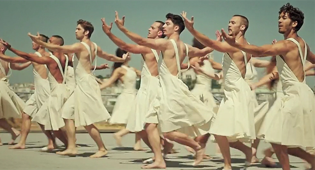 ‘Résister’: un vídeo de bailarines con faldas por la igualdad es viral