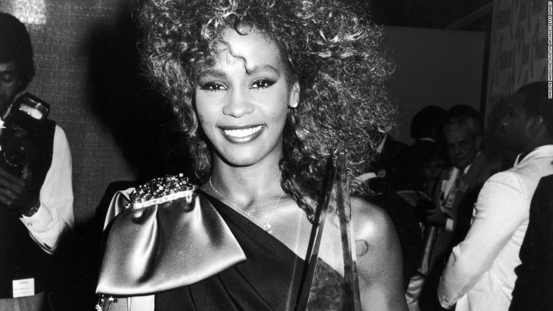 Whitney Houston ocultó una relación lésbica
