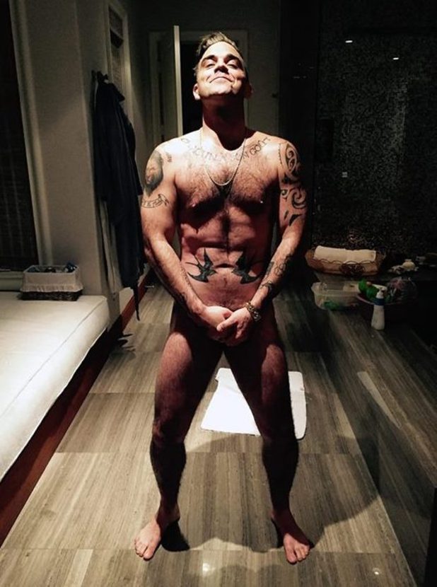 Robbie Williams desnudo para su 41 cumpleaños