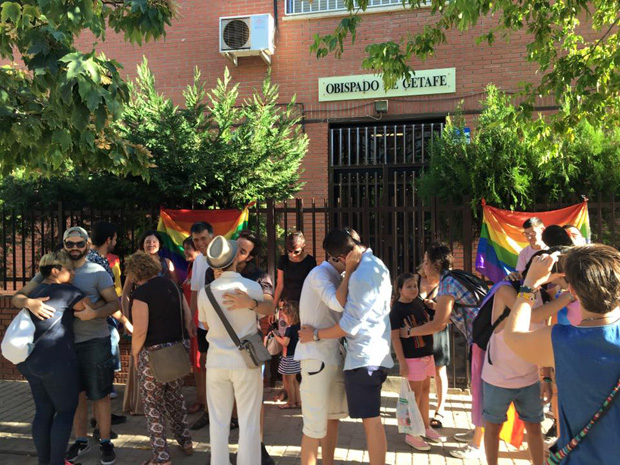 Besada gay contra el Obispado de Getafe y Alcalá de Henares
