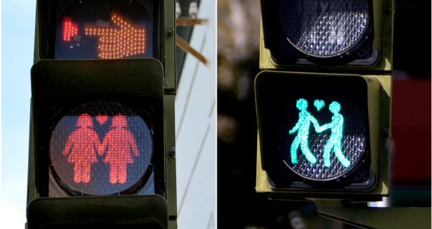 Se encienden los primeros ‘semáforos gays’ en España