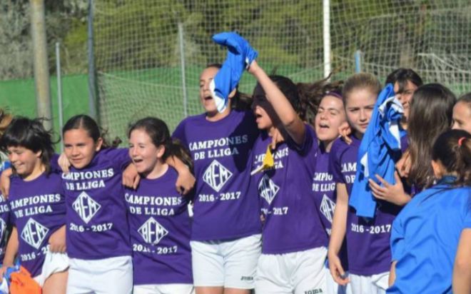 Un equipo femenino hace historia al ganar una liga de fútbol masculina