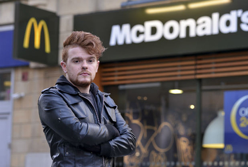 McDonald's despide a un vigilante homófobo