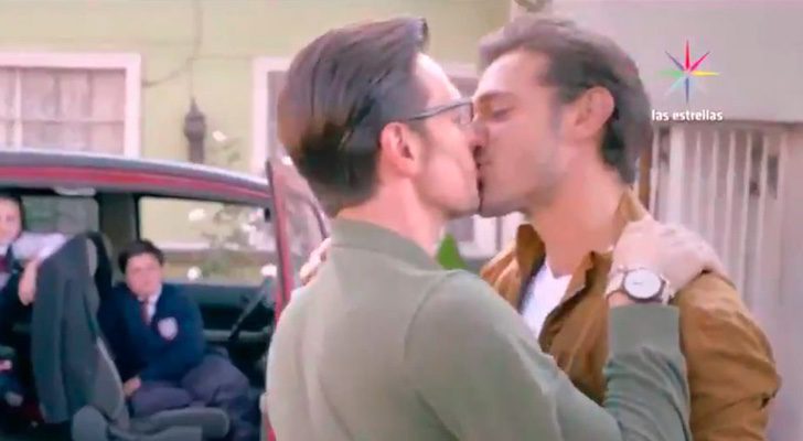 Llega el beso gay a la telenovela que ha hecho historia