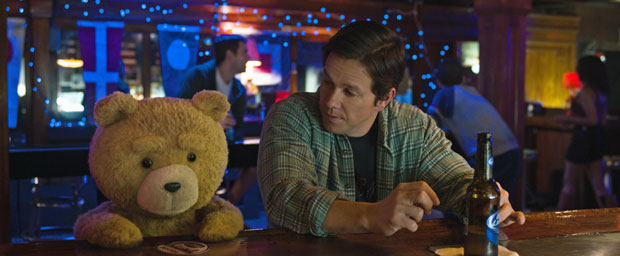 Mark Wahlberg vuelve a ser un gamberro en 'Ted 2'