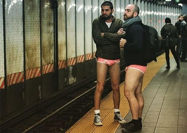 Así es el el ‘Día Sin Pantalones en el Metro’