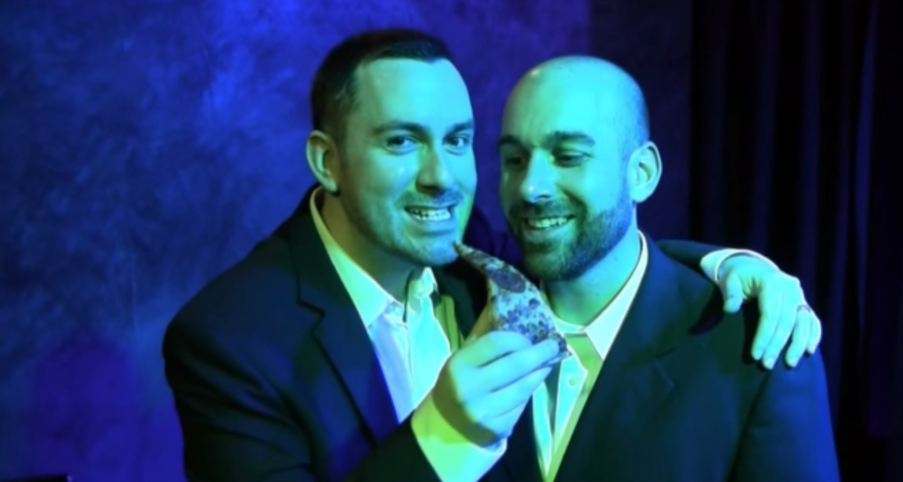 Una pareja gay engaña a esta pizzería homófoba