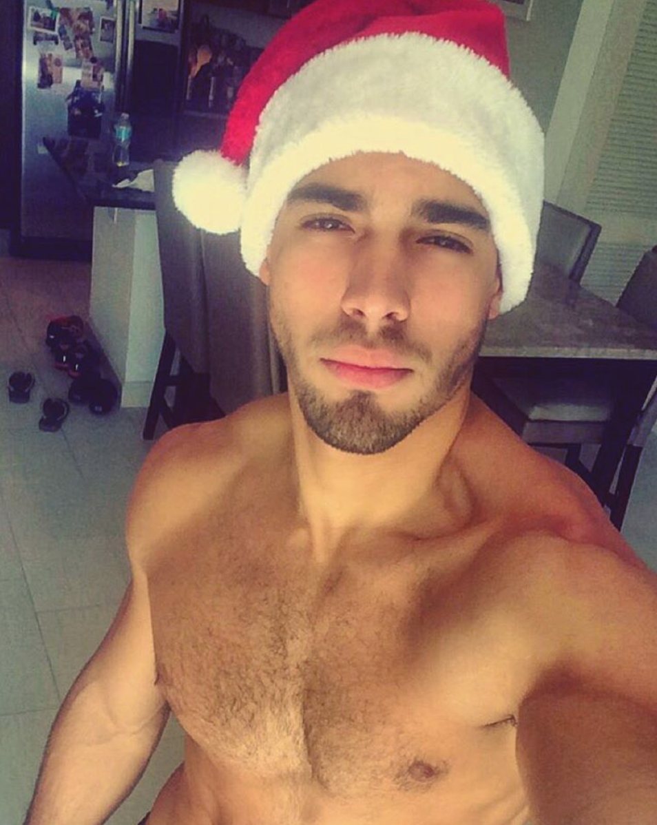 Este modelo puertorriqueño te desea Feliz Navidad