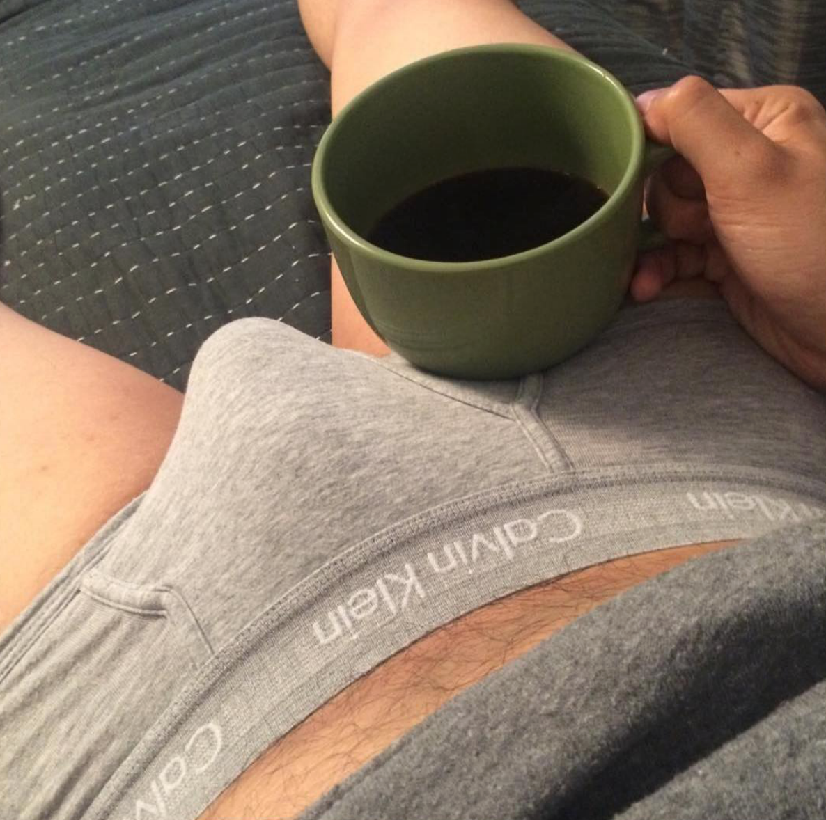 El desayuno más sexy con café y calzoncillos