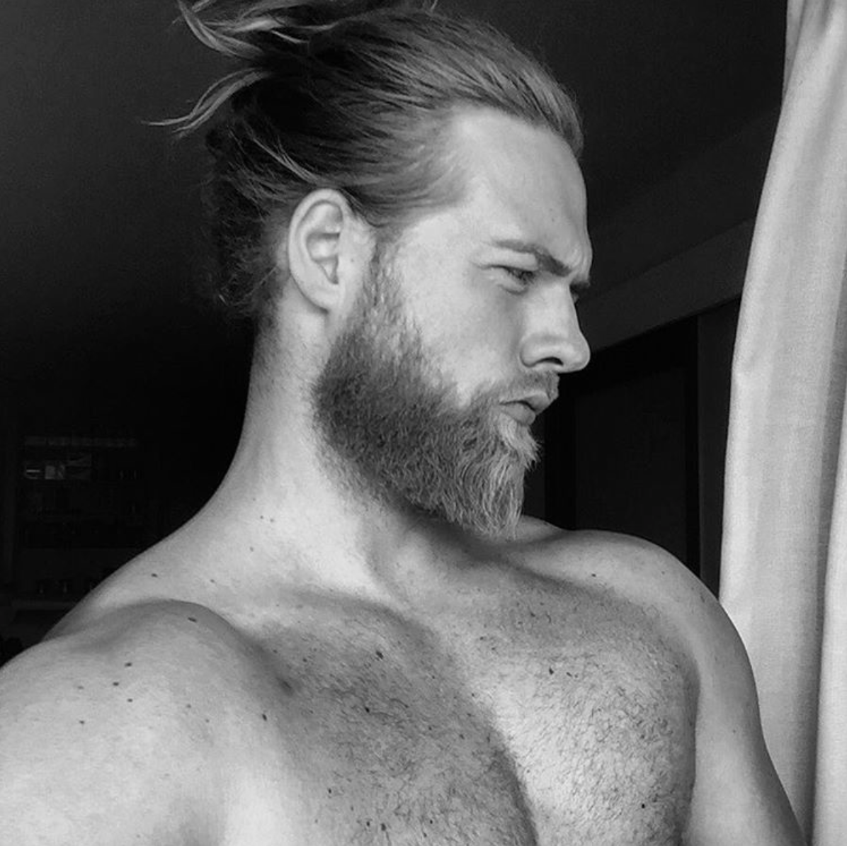 “El vikingo” sexy que arrasa en las redes sociales