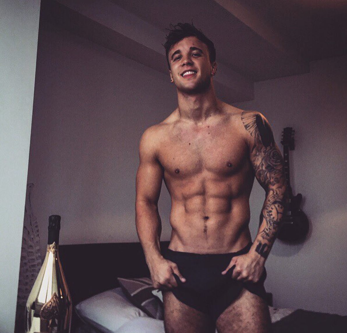 El cantante Sam Callahan (Factor X) se desnuda en Instagram