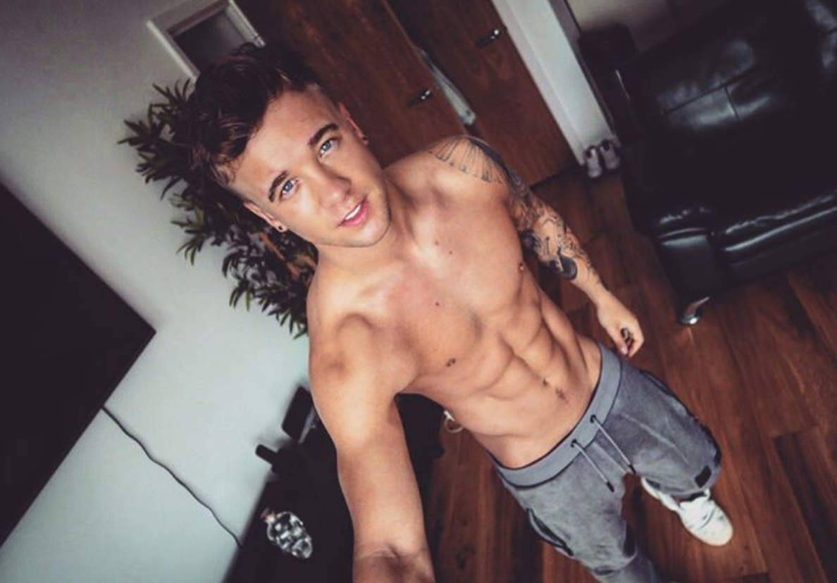 El cantante Sam Callahan (Factor X) se desnuda en Instagram
