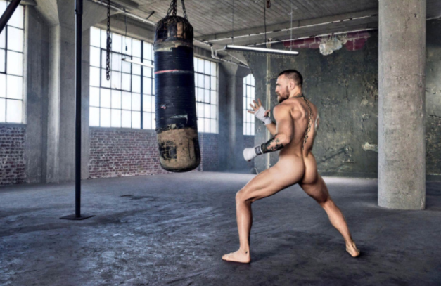 El luchador Conor McGregor, desnudo antes del debut en Juego de Tronos