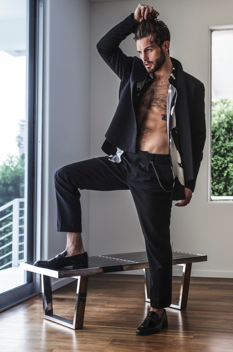 Nico Tortorella (‘Younger’) posa semidesnudo en una sesión de fotos