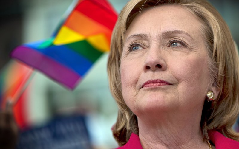 Hillary Clinton incluye parejas gays en su vídeo