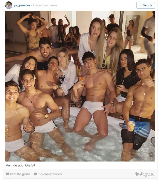 Futbolista se desnuda en Instagram