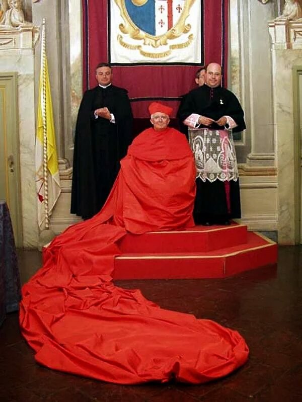 El arzobispo del ‘imperio gay’ contraataca