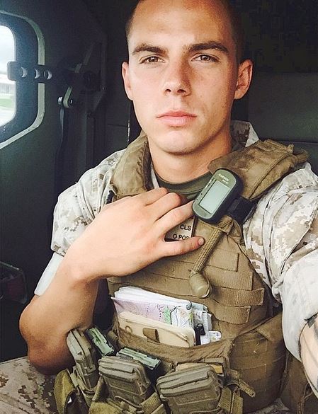 El marine que enamoró a Instagram