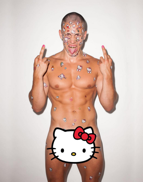 El rapero Candy Ken se desnuda con Hello Kitty