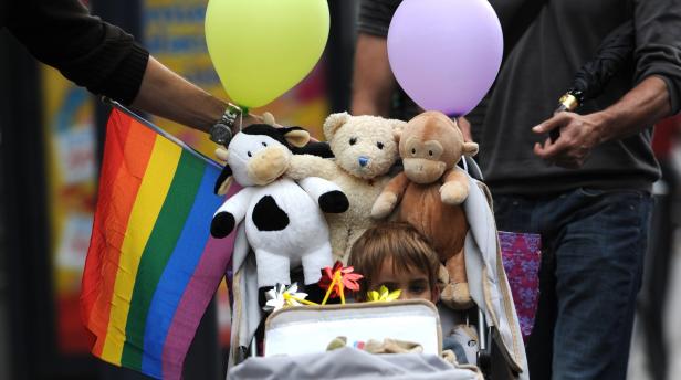 Colombia permite la adopción entre parejas gays