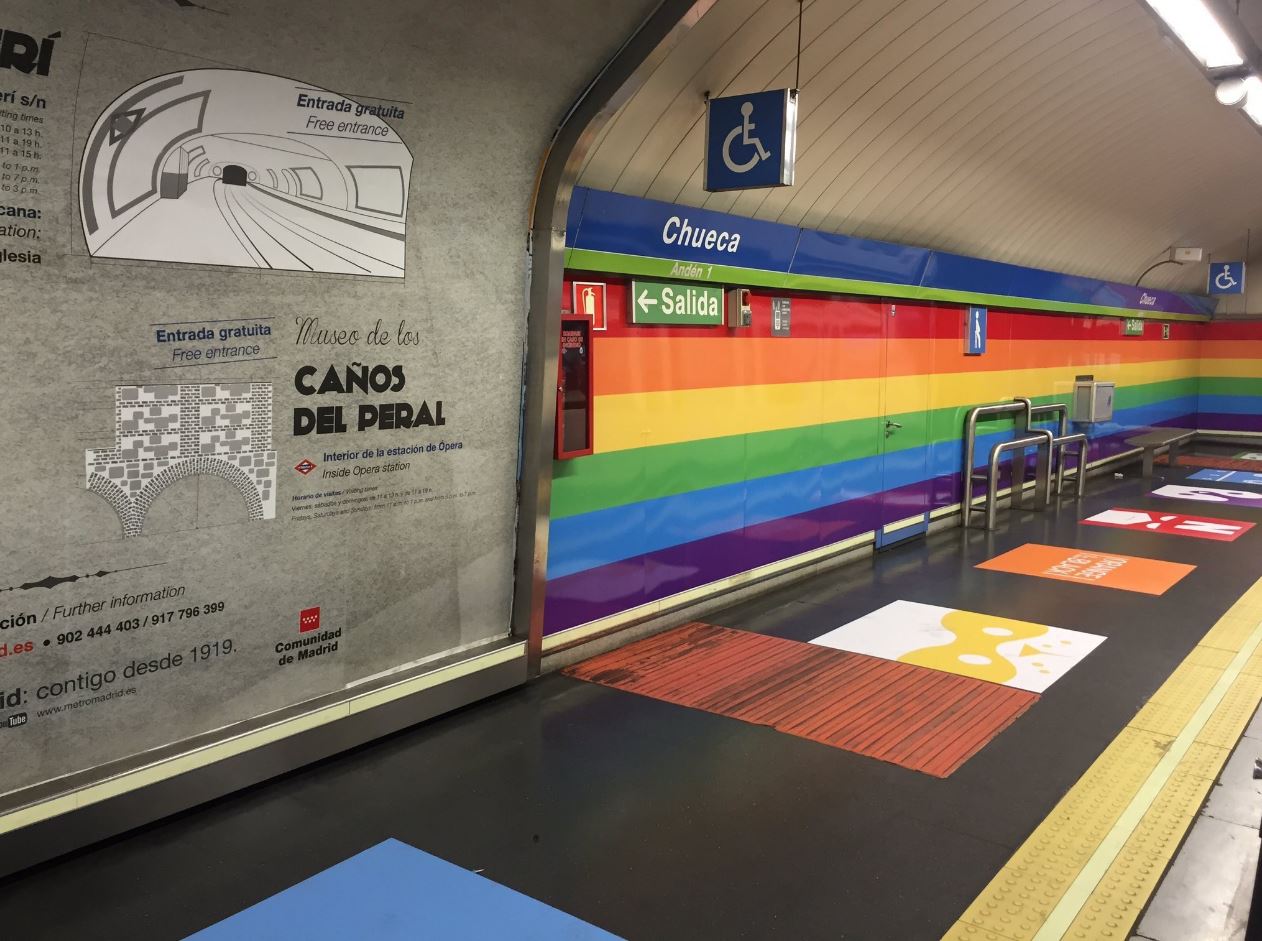 10 lugares con los colores de la bandera gay