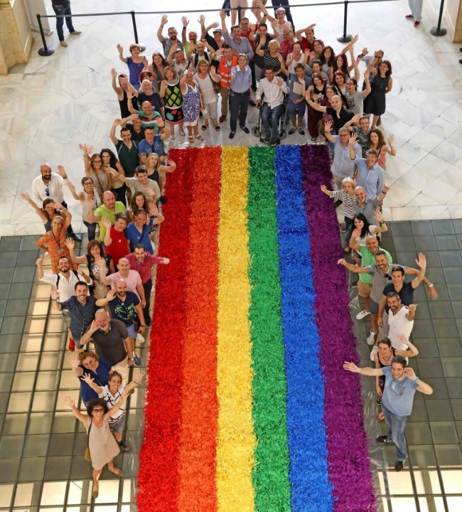 La bandera LGTB del Ayuntamiento de Madrid ya está lista