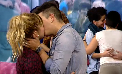 Besada gay en Telecinco